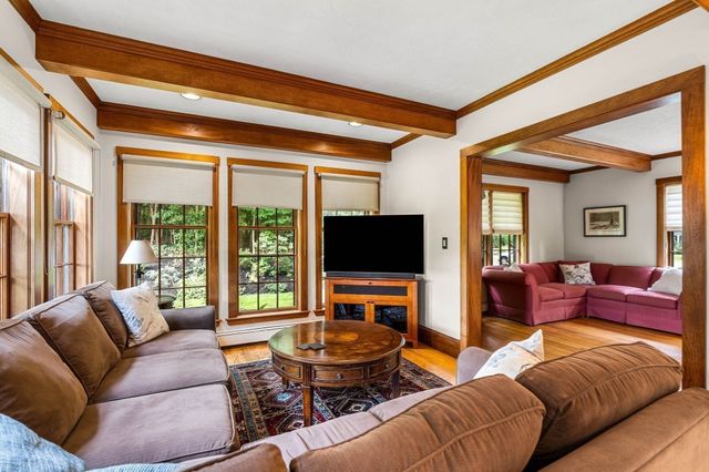 36 Cross St, Topsfield, MA 01983