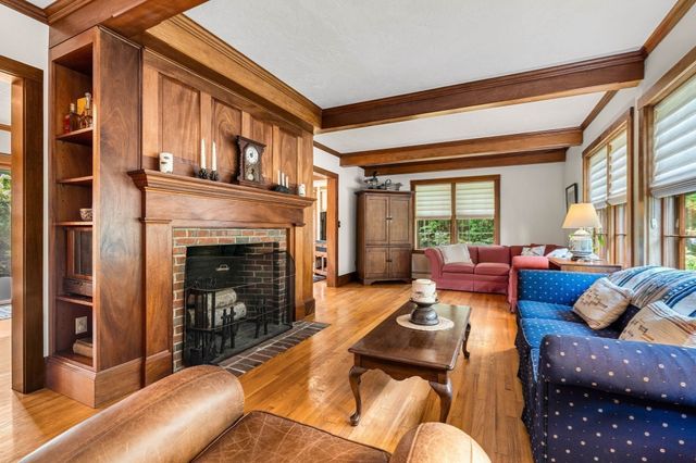 36 Cross St, Topsfield, MA 01983
