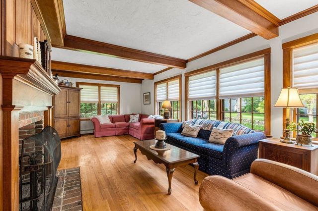 36 Cross St, Topsfield, MA 01983
