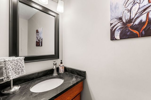 36 Cross St, Topsfield, MA 01983