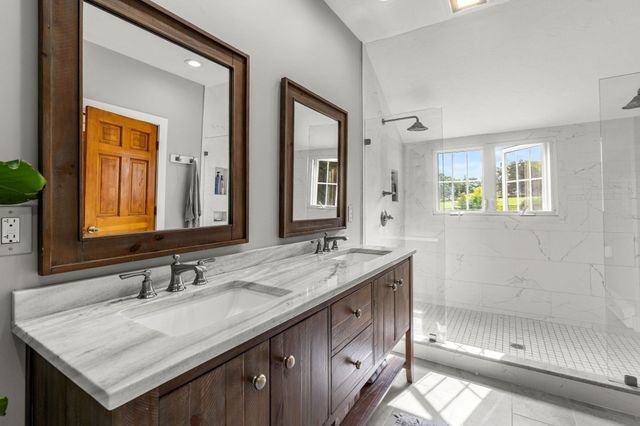 36 Cross St, Topsfield, MA 01983