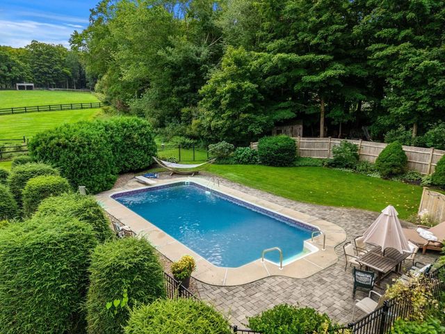 36 Cross St, Topsfield, MA 01983
