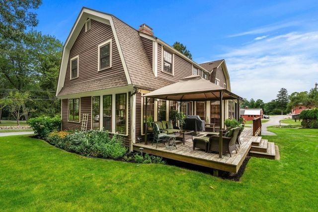 36 Cross St, Topsfield, MA 01983