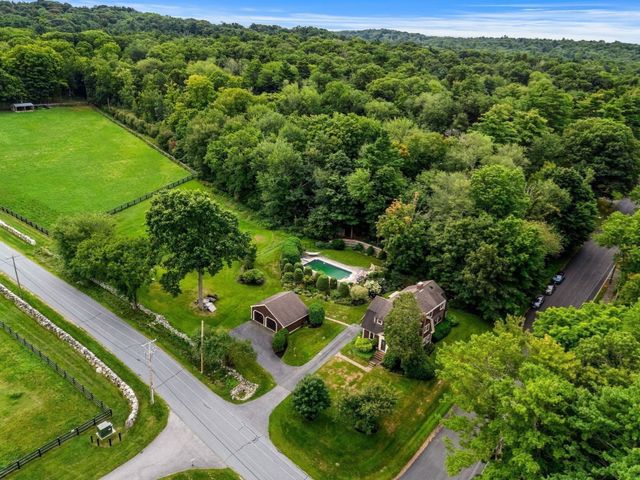 36 Cross St, Topsfield, MA 01983
