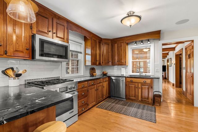 36 Cross St, Topsfield, MA 01983