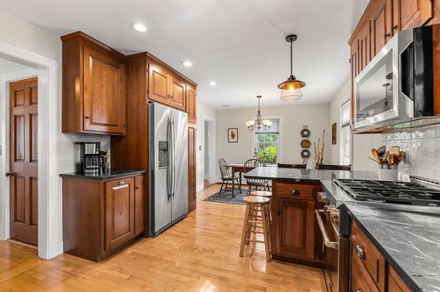 36 Cross St, Topsfield, MA 01983