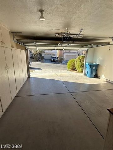 7042 Azure Beach Street, Las Vegas, NV 89148