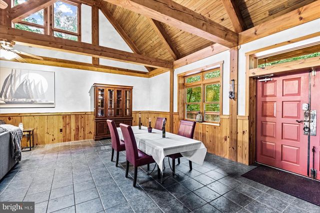 8215 OAK CREST DR, King George, VA 22485