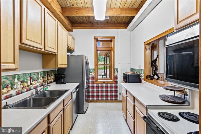 8215 OAK CREST DR, King George, VA 22485