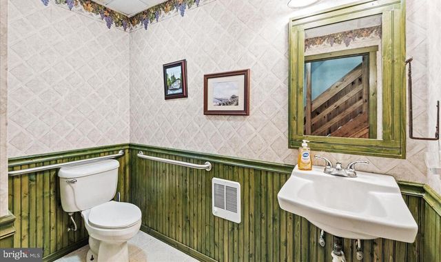 8215 OAK CREST DR, King George, VA 22485