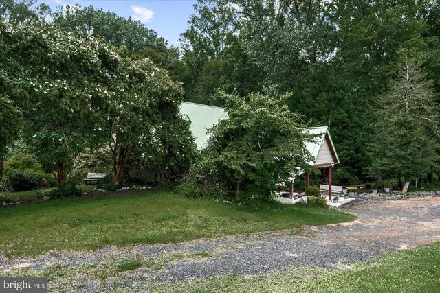 8215 OAK CREST DR, King George, VA 22485