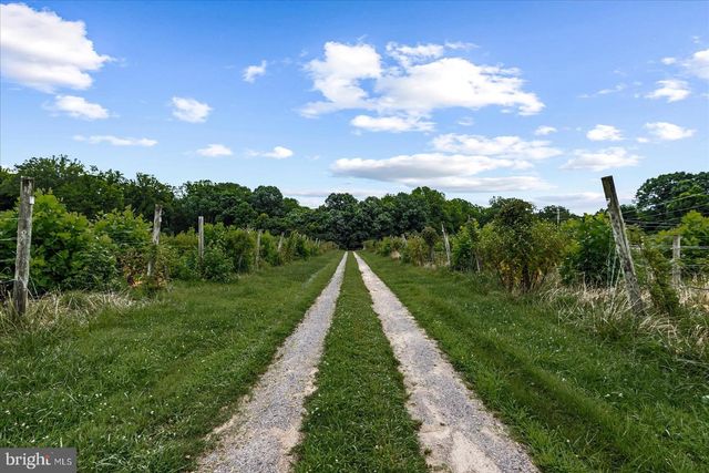 8215 OAK CREST DR, King George, VA 22485