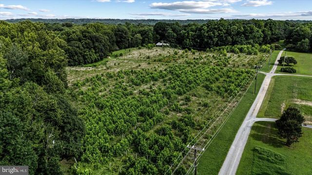 8215 OAK CREST DR, King George, VA 22485