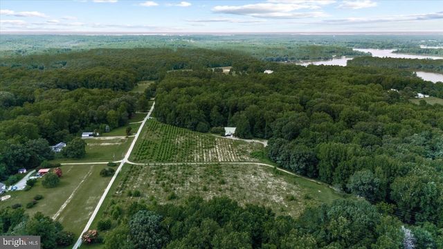 8215 OAK CREST DR, King George, VA 22485