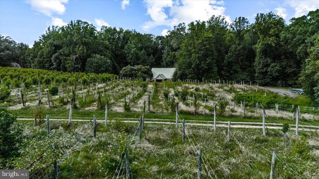 8215 OAK CREST DR, King George, VA 22485