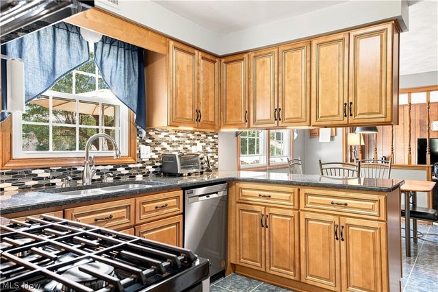 1364 Stonington Road NW, North Canton, OH 44720