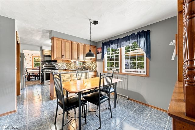 1364 Stonington Road NW, North Canton, OH 44720