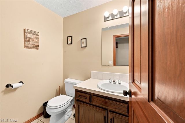 1364 Stonington Road NW, North Canton, OH 44720