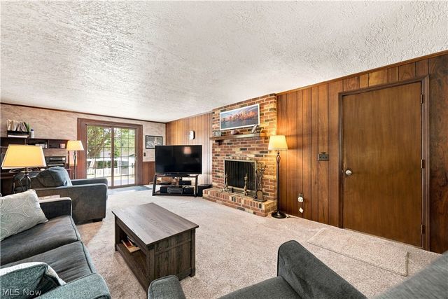 1364 Stonington Road NW, North Canton, OH 44720