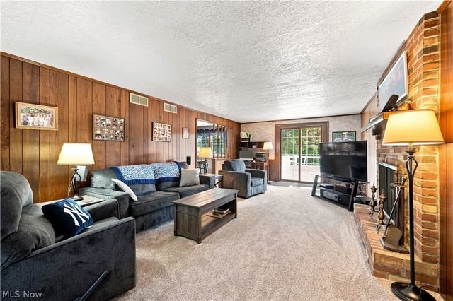 1364 Stonington Road NW, North Canton, OH 44720
