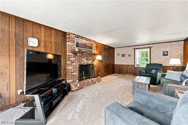 1364 Stonington Road NW, North Canton, OH 44720