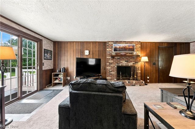 1364 Stonington Road NW, North Canton, OH 44720