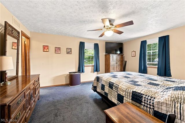 1364 Stonington Road NW, North Canton, OH 44720