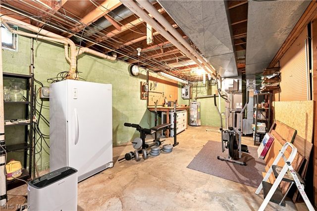 1364 Stonington Road NW, North Canton, OH 44720