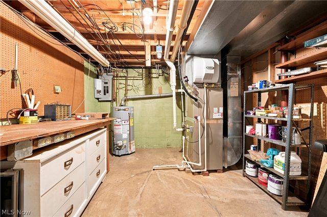 1364 Stonington Road NW, North Canton, OH 44720