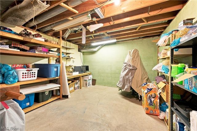 1364 Stonington Road NW, North Canton, OH 44720