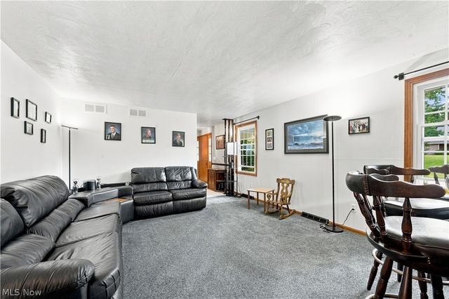 1364 Stonington Road NW, North Canton, OH 44720