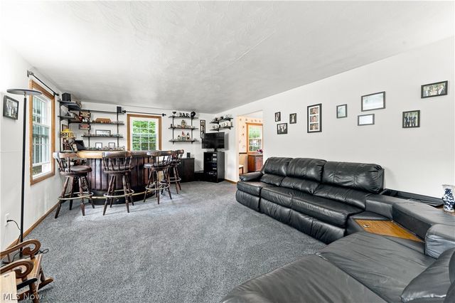 1364 Stonington Road NW, North Canton, OH 44720
