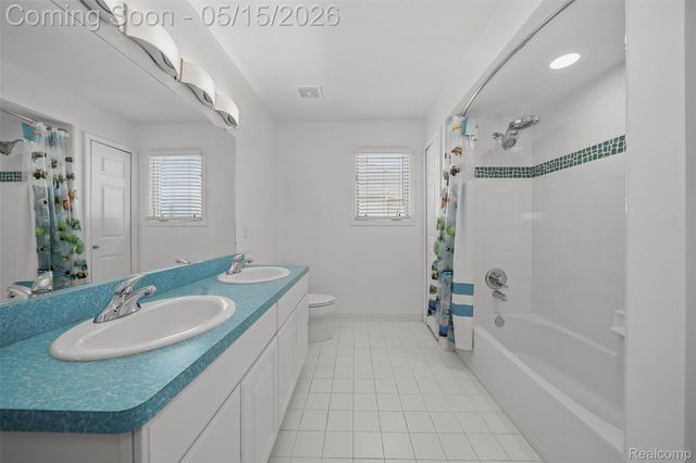 52455 Indian Summer Drive, Chesterfield Township, MI 48051