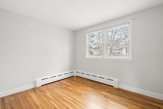 25 Lakeview Ave, Holbrook, MA 02343