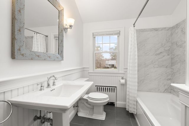 25 Lakeview Ave, Holbrook, MA 02343