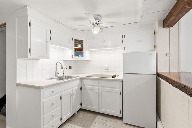 25 Lakeview Ave, Holbrook, MA 02343