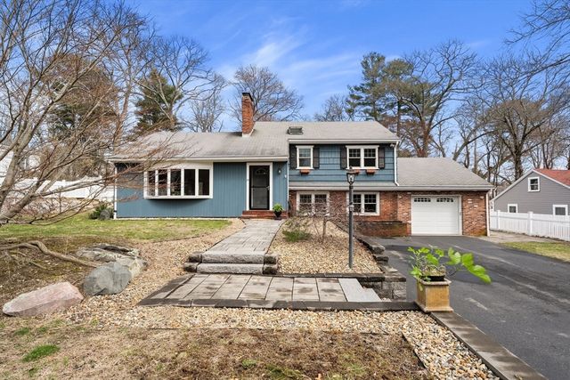 25 Lakeview Ave, Holbrook, MA 02343