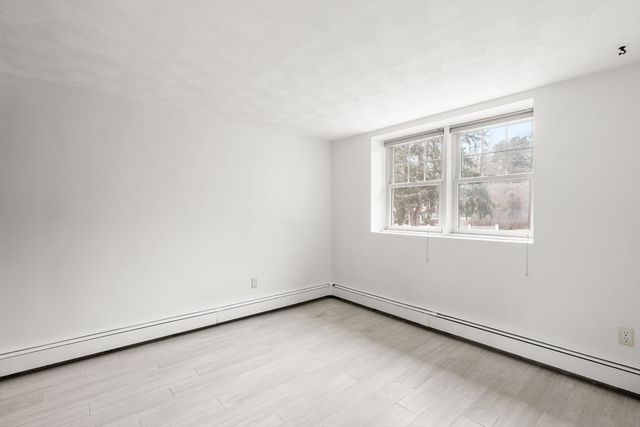 25 Lakeview Ave, Holbrook, MA 02343