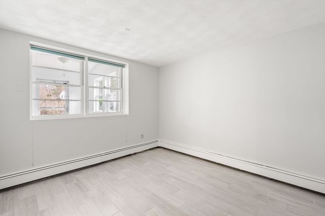 25 Lakeview Ave, Holbrook, MA 02343