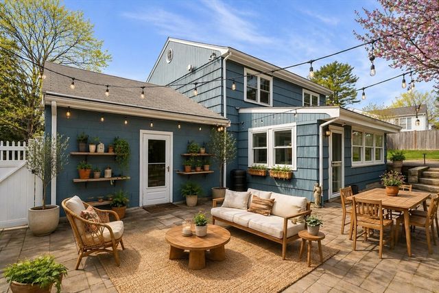 25 Lakeview Ave, Holbrook, MA 02343