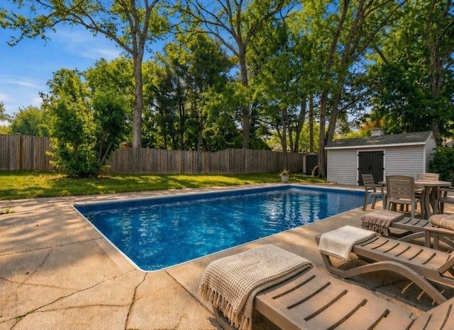 25 Lakeview Ave, Holbrook, MA 02343