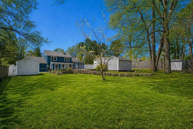 25 Lakeview Ave, Holbrook, MA 02343