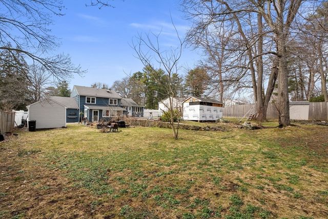 25 Lakeview Ave, Holbrook, MA 02343