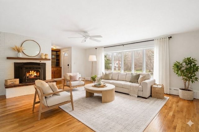 25 Lakeview Ave, Holbrook, MA 02343