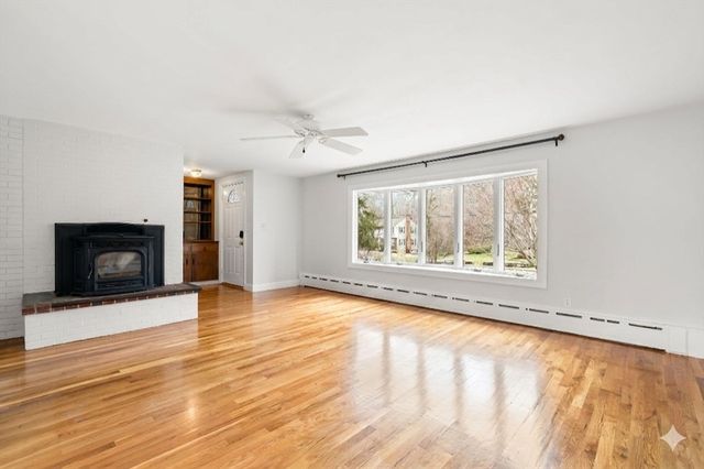25 Lakeview Ave, Holbrook, MA 02343