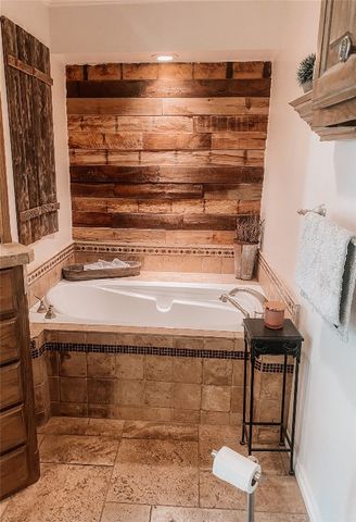 1498 E Interstate Drive, Norman, OK 73072
