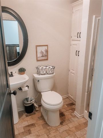1498 E Interstate Drive, Norman, OK 73072