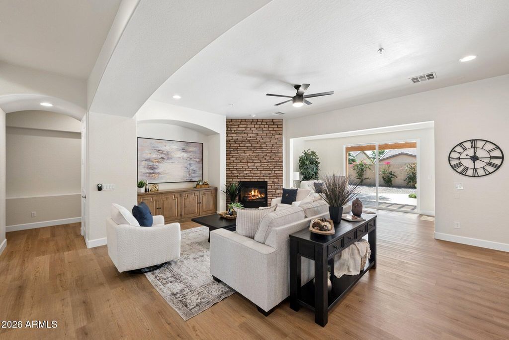 Image 5 of property listing at 16195 W Glenrosa Avenue, Goodyear, AZ 85395