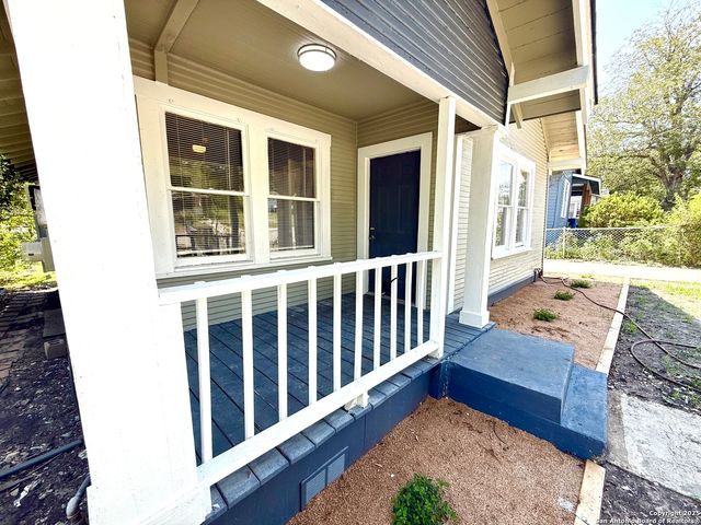 1834 Center St, San Antonio, TX 78202