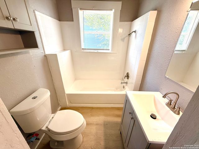 1834 Center St, San Antonio, TX 78202